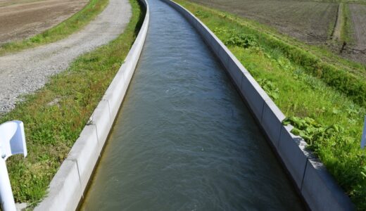 水路の粗度がなぜ断面全体の抵抗になるのか？ 乱流による摩擦伝達とマニング公式の秘密