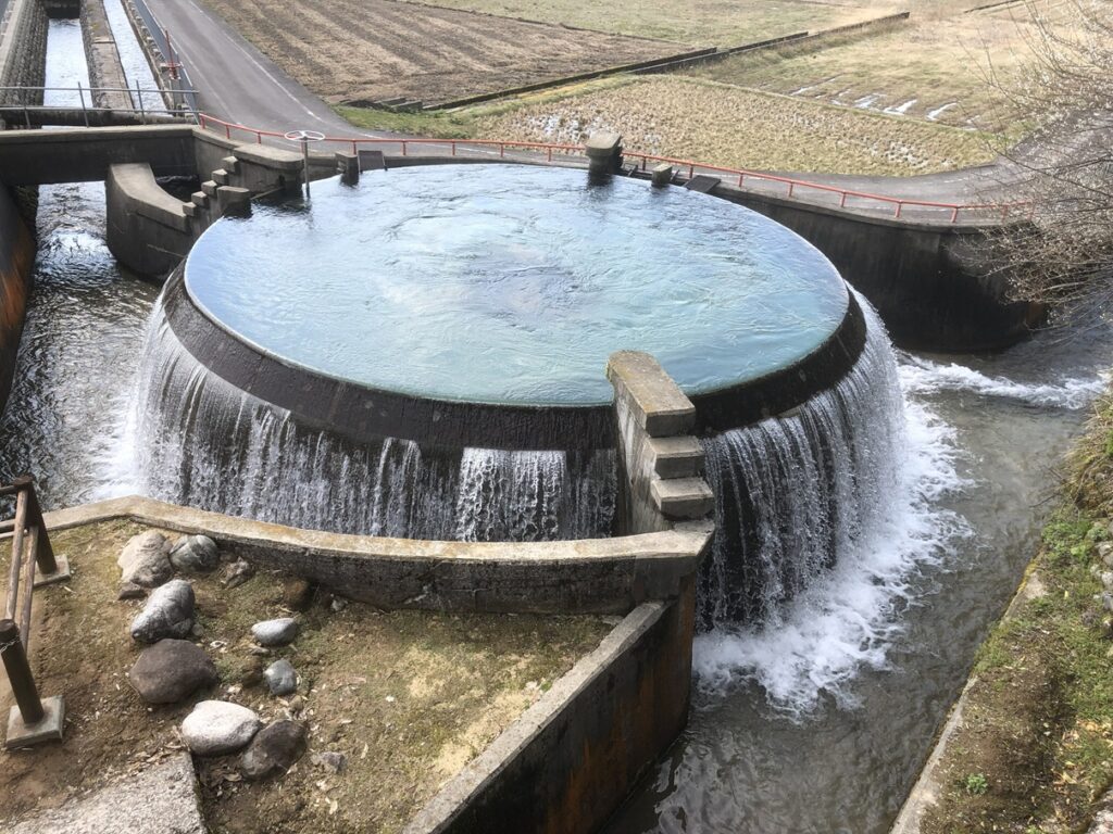 Cylindrical water distribution tank